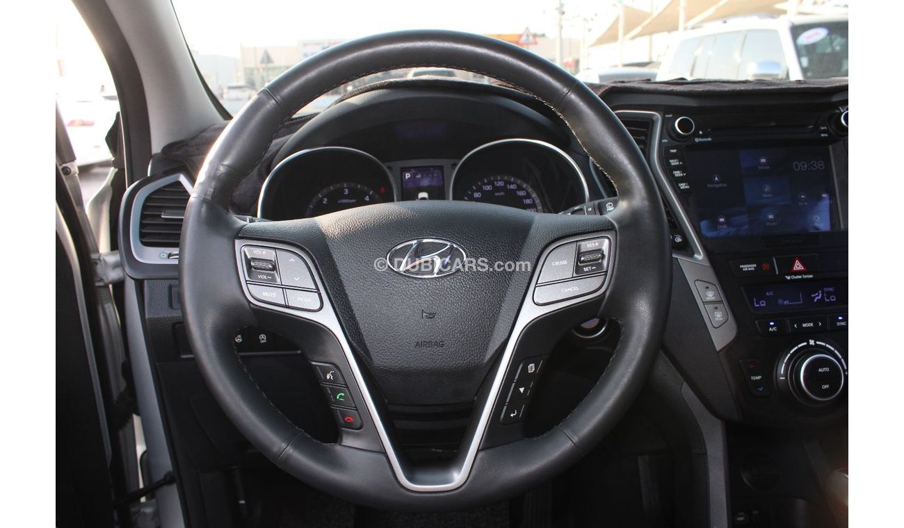 Hyundai Santa Fe Hyundai Santa Fe 2017 imported papers from Korea customs in excellent condition