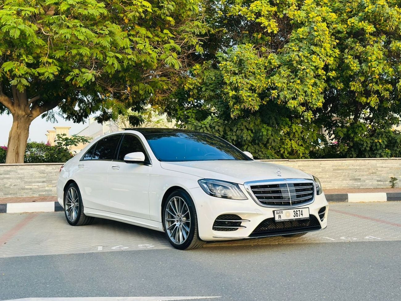 مرسيدس بنز S 560 Std 4.0L (463 HP)