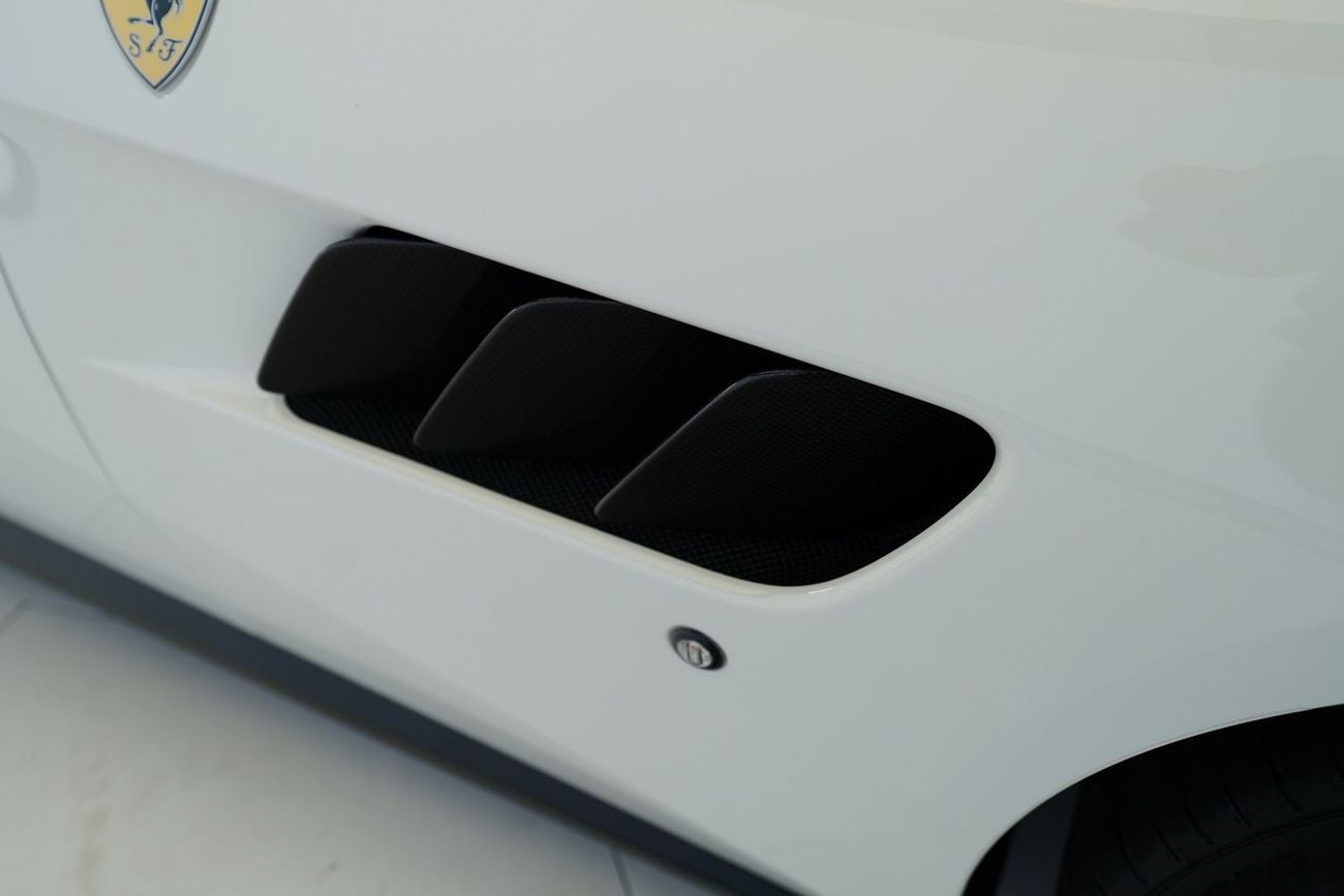 فيراري جي تي سي 4  لوسو T V8