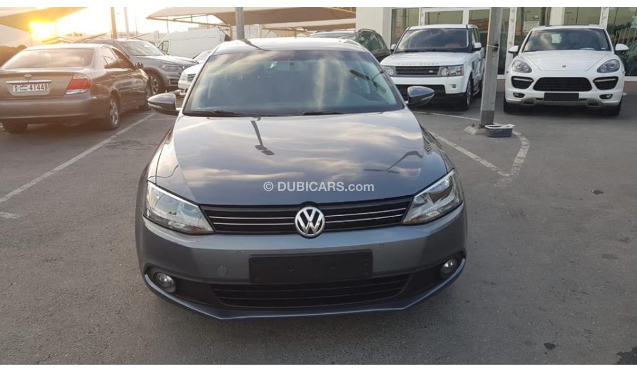 Volkswagen Jetta Volex wagan Getta model 2015 GCC car prefect condition full option low mileage blinde spot big scres