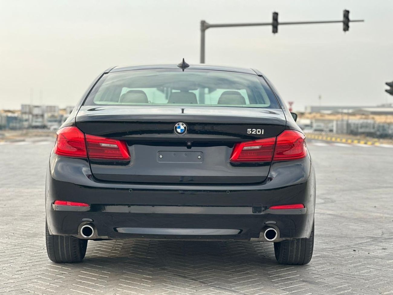 بي أم دبليو 520i