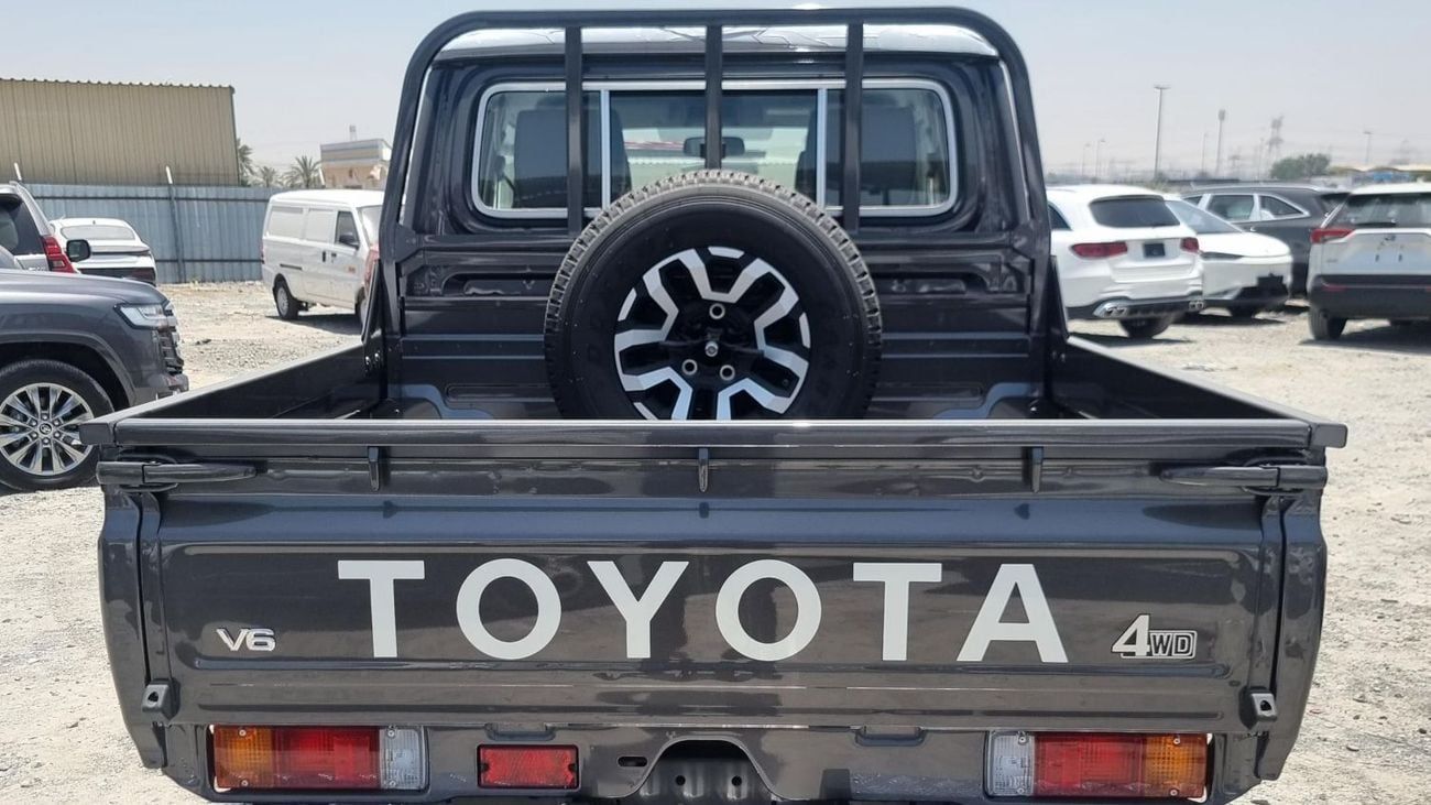 Toyota Land Cruiser Pick Up 4.0L V6 . 24-valve DOHC . VVT-i . DOHC. 16V . 5 Seater . 4 Door . Automatic . Four Wheel Drive