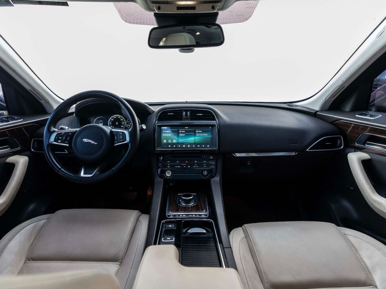 Jaguar F-PACE 25T