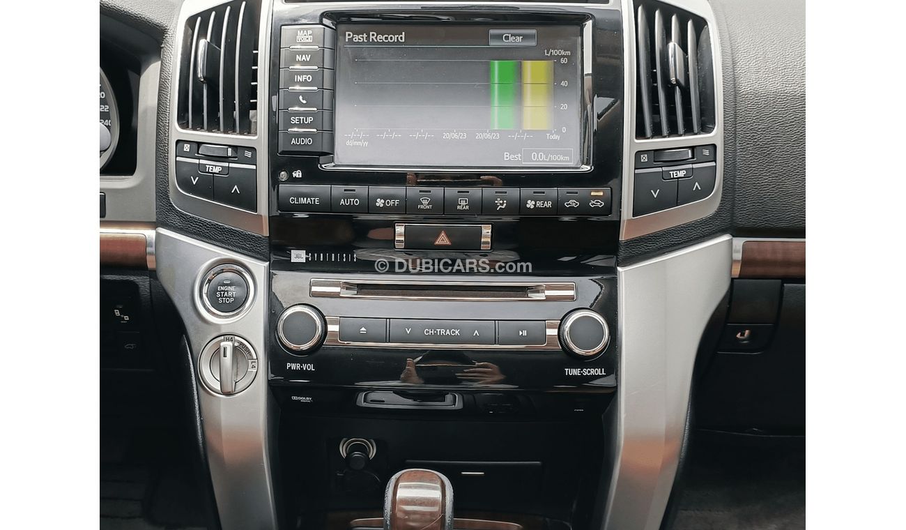 Toyota Land Cruiser VXR / 5.7L /  1 YEAR WARANTY / REGISTERATION / INSURANCE FREE (LOT # 35734)