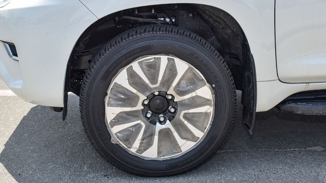 تويوتا برادو Toyota Prado VX 4.0l - A/T - 17" alloy - LED - Fog Lamp - Sunroof - Coolbox - Power Window - 7 Seate
