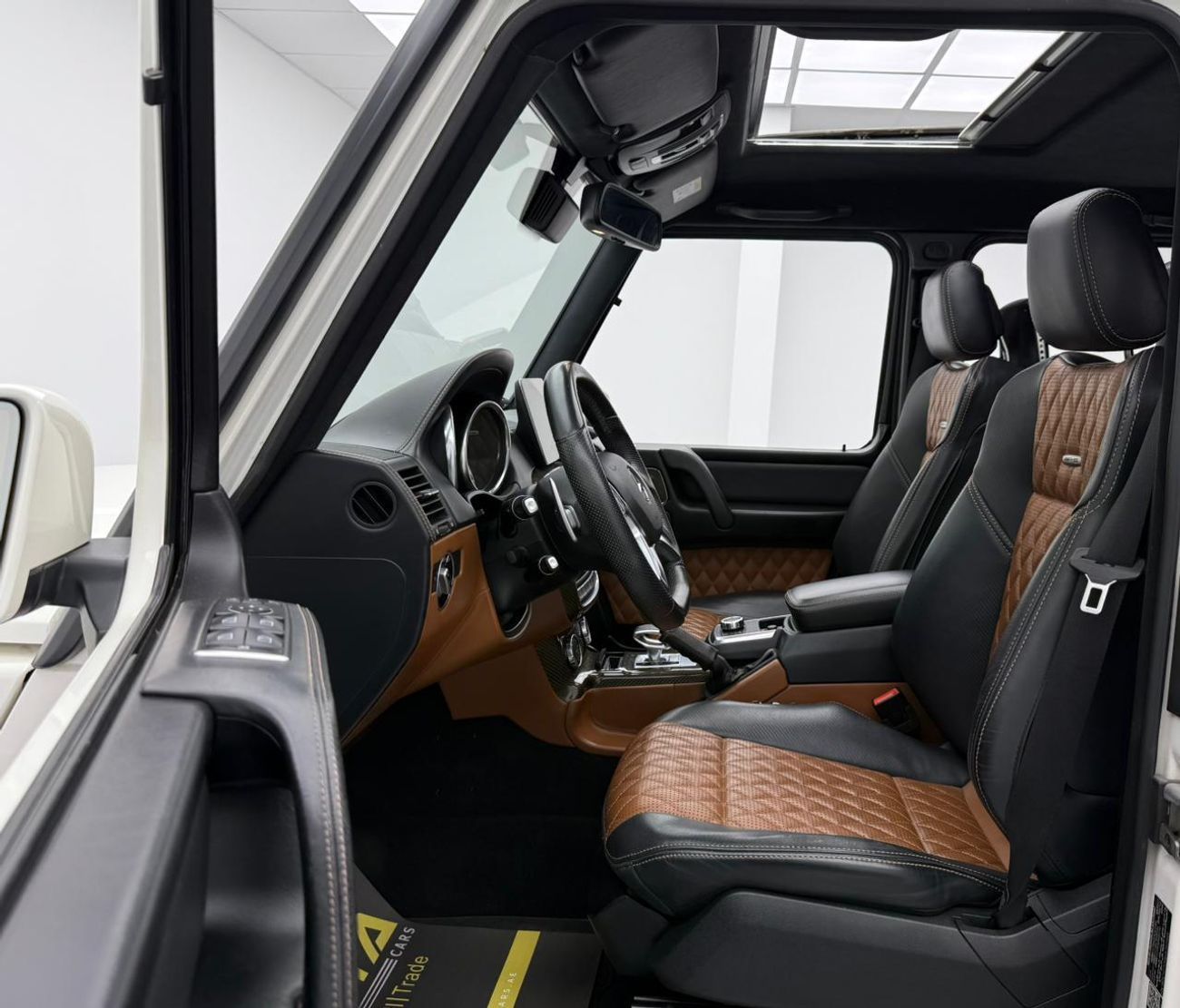 Mercedes-Benz G 63 AMG Std 5.5L 2017 Mercedes Benz G63 AMG, Full Service History, Carbon Fiber Interior, Excellent Conditio