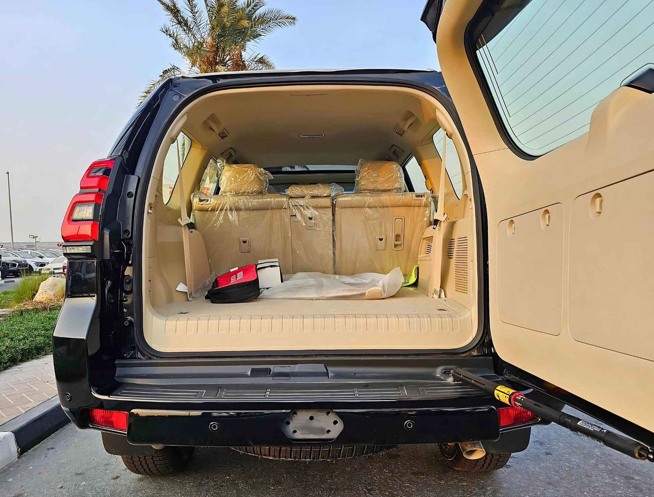 تويوتا برادو VX1 / 4.0L V6 / AUTO A.C / DRIVER POWER SEAT / WOOD INTERIOR (CODE# PSR40VX1)