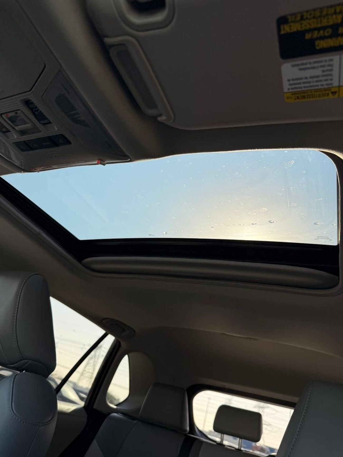 تويوتا راف ٤ XLE premium 2.5L | Sunroof | leather seats | push start full option