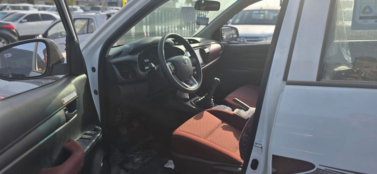 Toyota Hilux toyota hilux double cabin 4*2 Disesel 2.4 manual transmation
