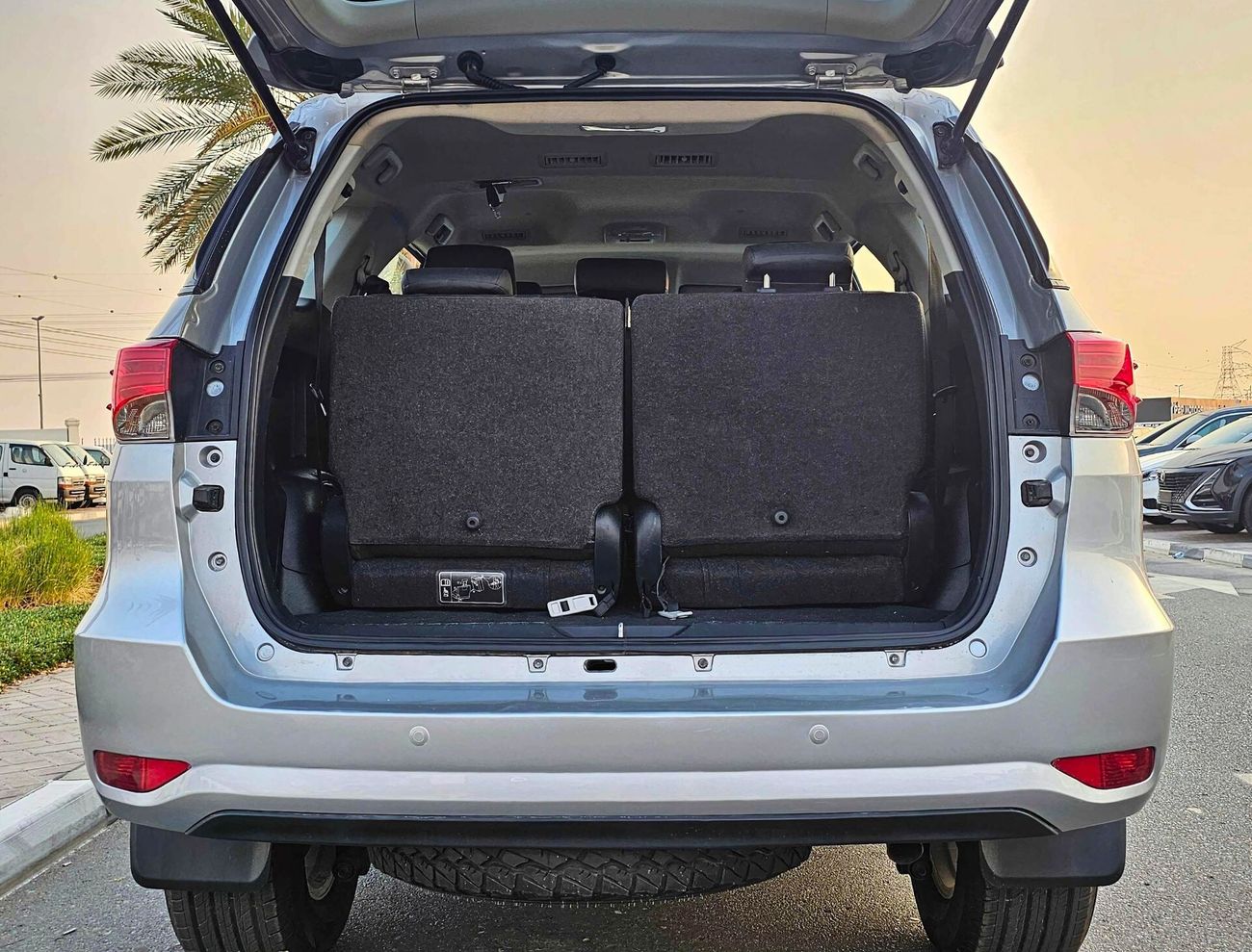 Toyota Fortuner EXR V4 4WD/ LEATHER SEATS/ DVD/ REAR CAMERA/ LOT# 102396