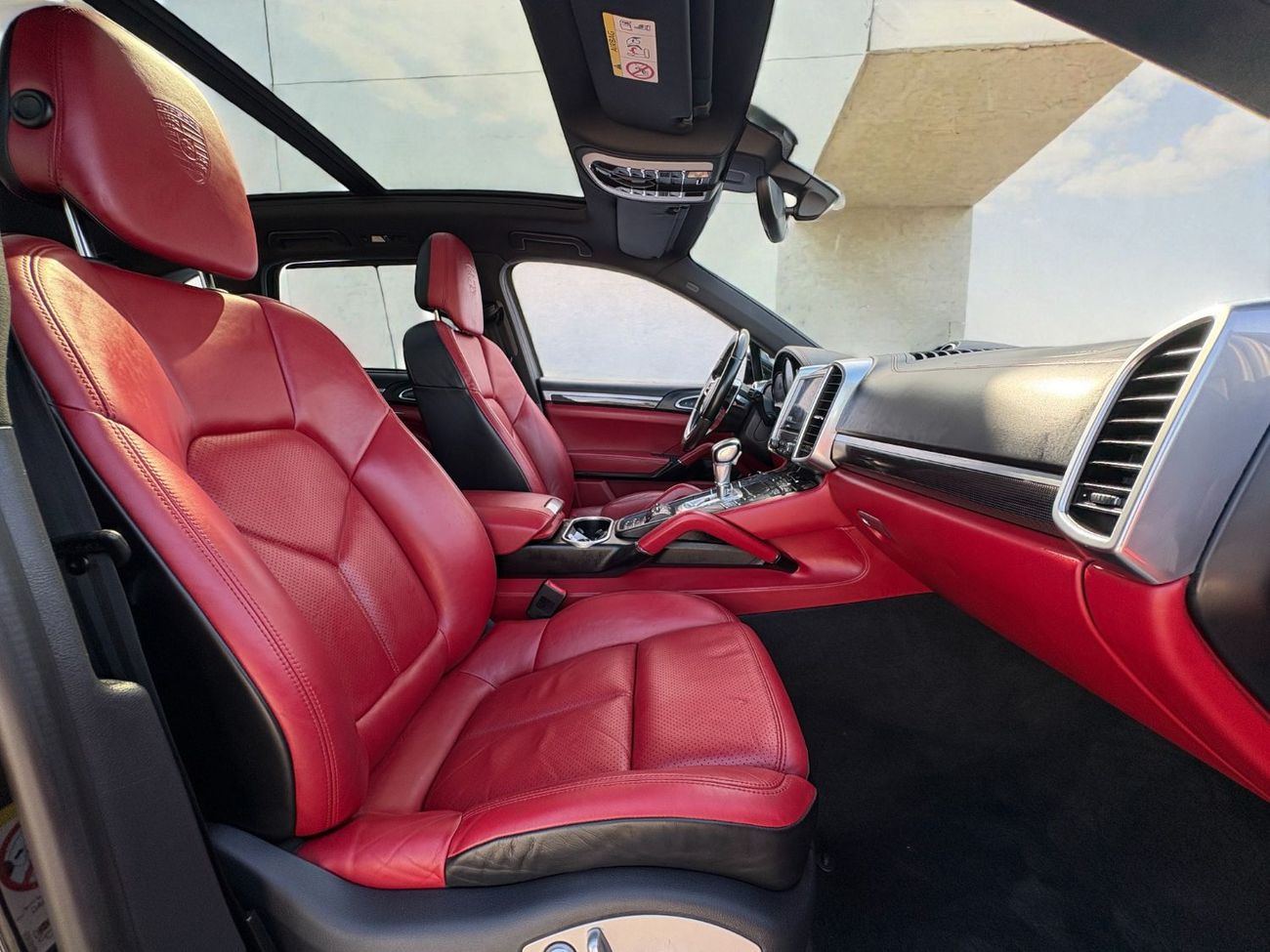 Porsche Cayenne S 3.6L V6 – 420 BHP | 2017 | GCC SPECS | AED 3,550 PER MONTH