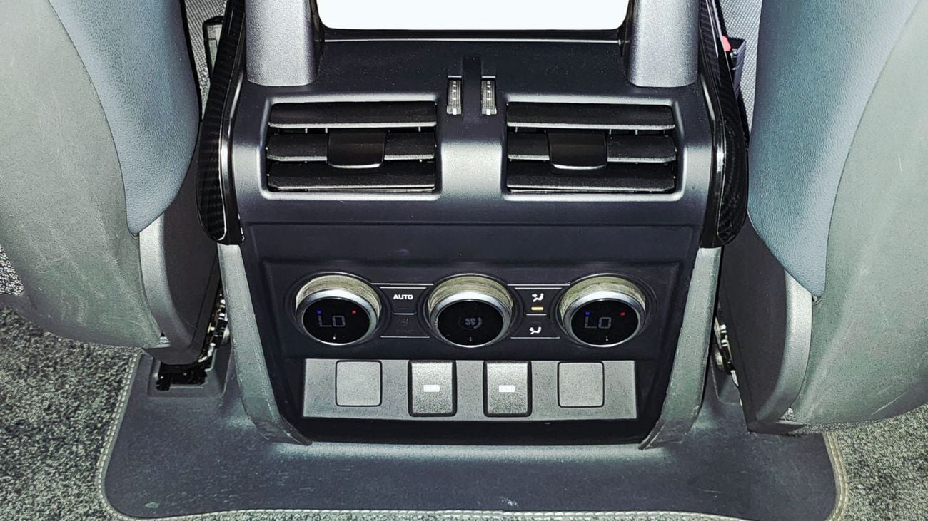 لاند روفر ديفندر 90 X-DYNAMIC SE P400 Land Rover Defender 90 SE P400 X Dynamic URBAN