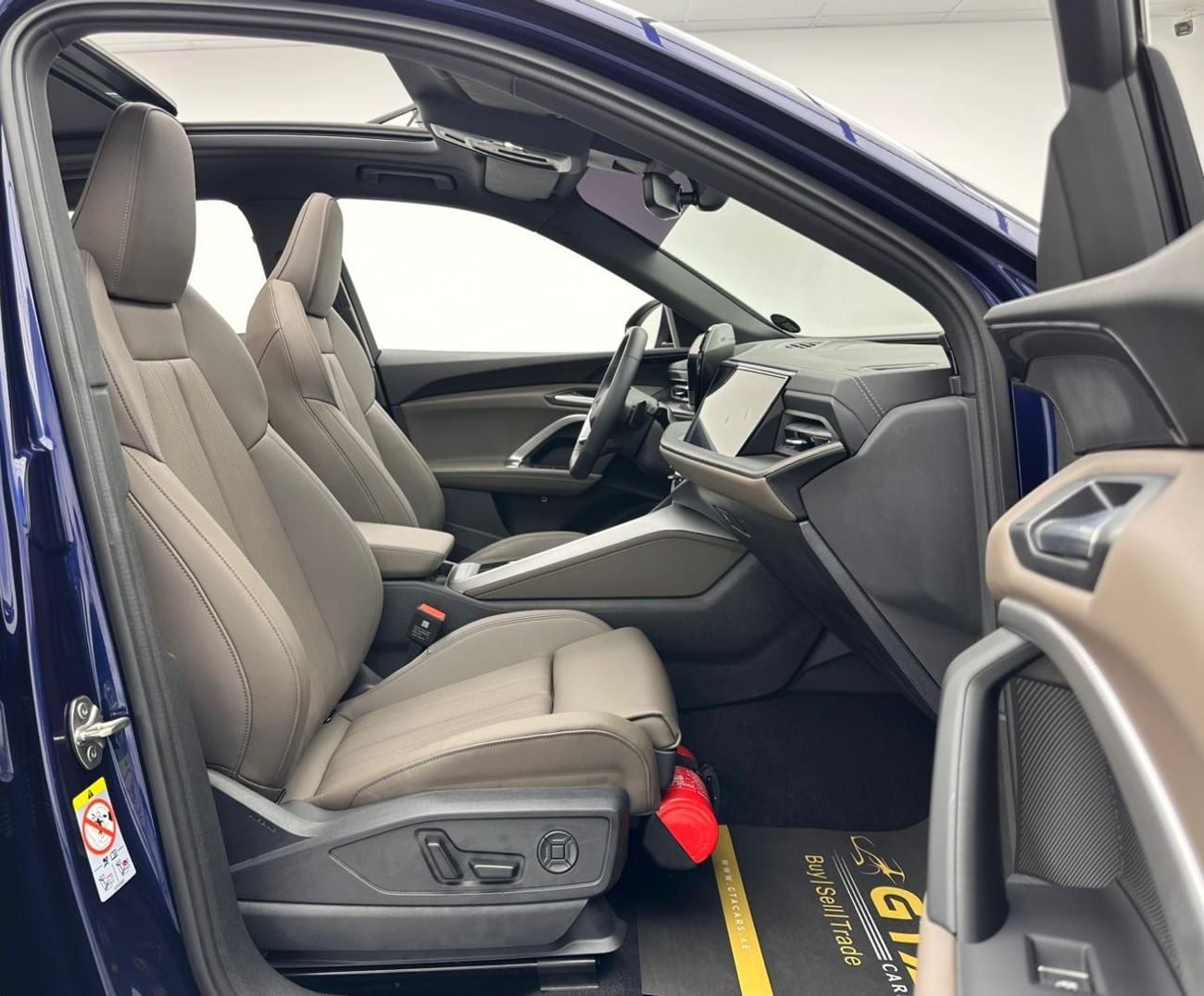 Audi Q5 2025 Audi Q5 S-Line 45 TFSI Quattro, 01/2029 Audi Warranty, 01/2031 Audi Service Contract, GCC