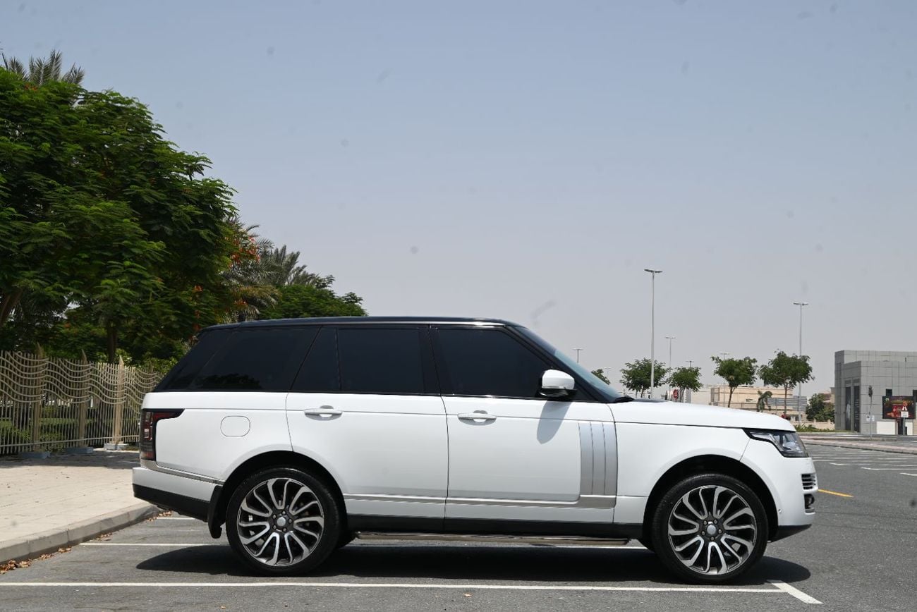 Land Rover Range Rover AUTOBIOGRAPHY -  AGENCY MAINTAINED - ACCIDENT FREE - RANGE ROVER SUPERCHARGED 2015 - GCC - WELL MAIN