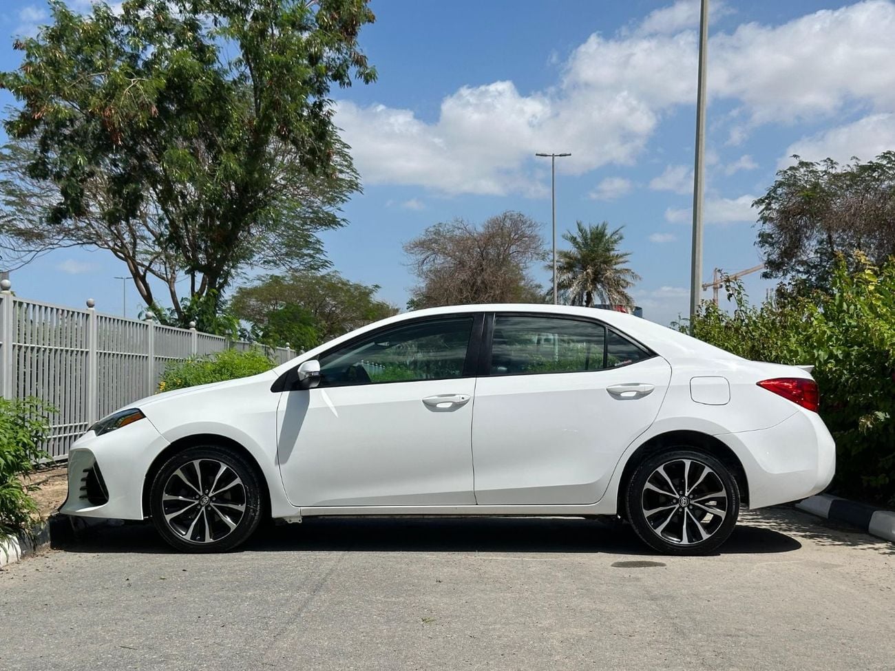 تويوتا كورولا Year: 2017  SE Engine: 1.8L V4 UAE Pass