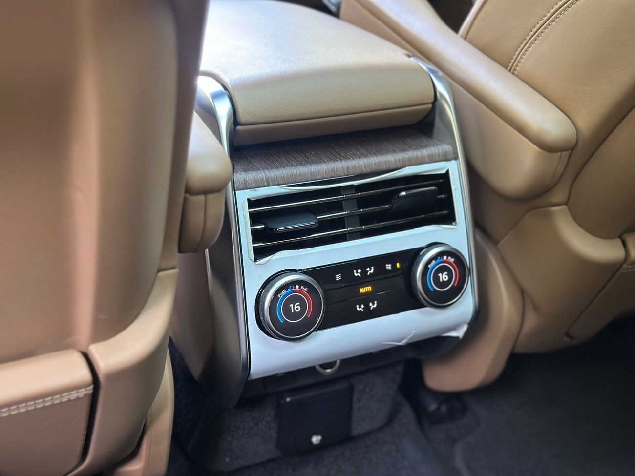 Land Rover Range Rover LWB HSE P530 4.4L HSE P530 4.4L | 2023 | GCC Specs | V8 530 HP | Full Service History | Perfect Cond