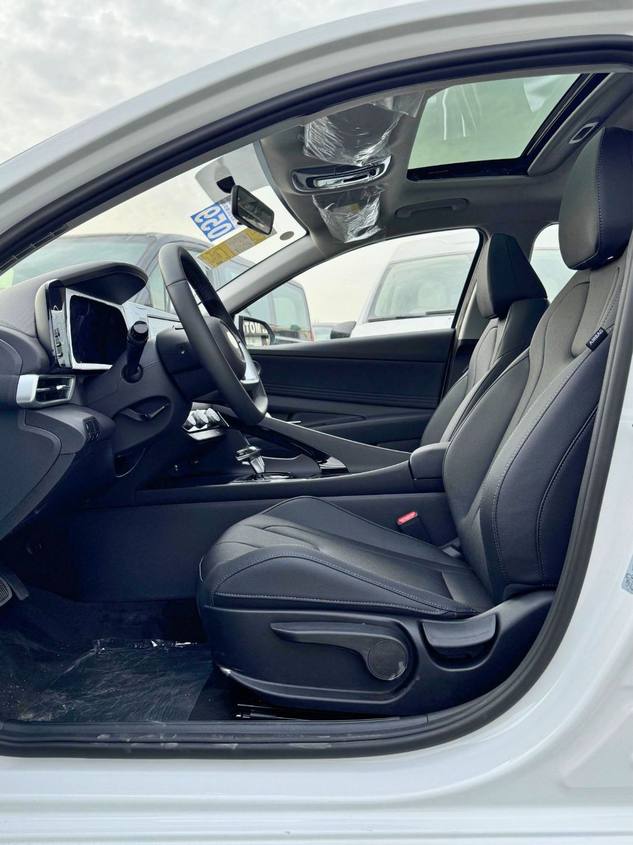 Hyundai Elantra ELITE / 1.5L PETROL, SUNROOF WITH LEATHER, CHINESE SPCES (CODE# ELITE)