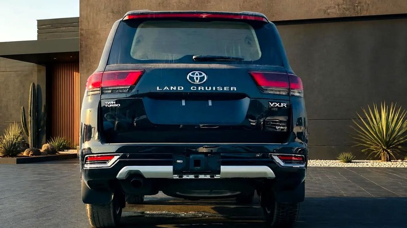 تويوتا لاند كروزر VXR تويوتا لاند كروزر LC300 VXR-Z HEV ليميتد موديل 2026 (كاملة المواصفات) محرك هجين V6 ثنائي التوربو سعة