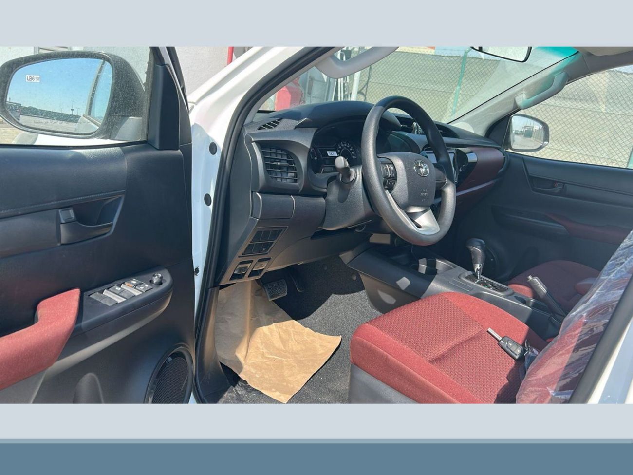 Toyota Hilux ECT0039 - Toyota Hilux DCab Pick Up DLXG - 2.4L Diesel Auto 4wc White/Red