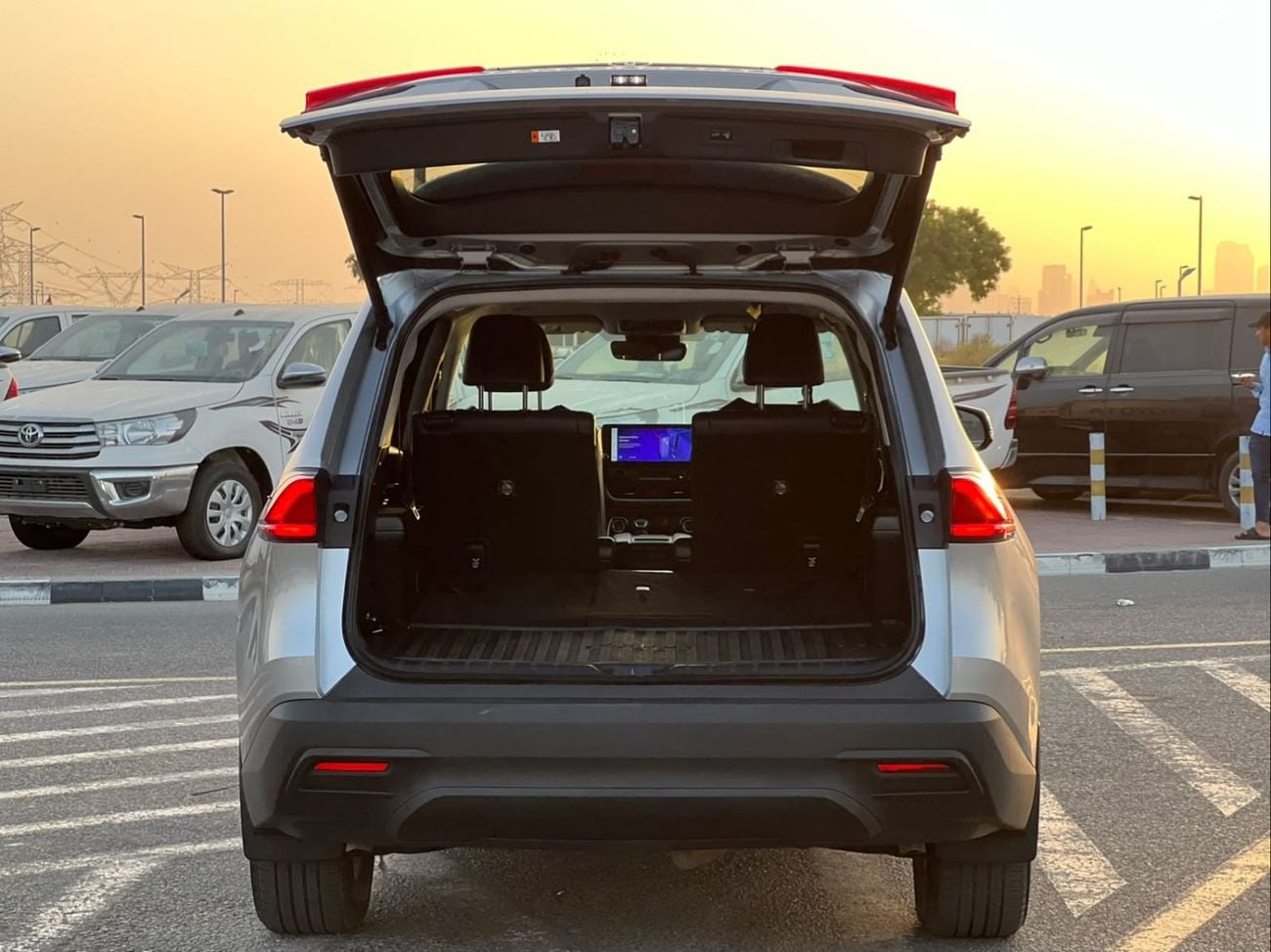 تويوتا جراند هايلاندر 2024 Toyota Grand Highlander XLE 2.4L V4 Turbo - AWD 4x4 Full Option With Dual Radar - Trunk Auto -