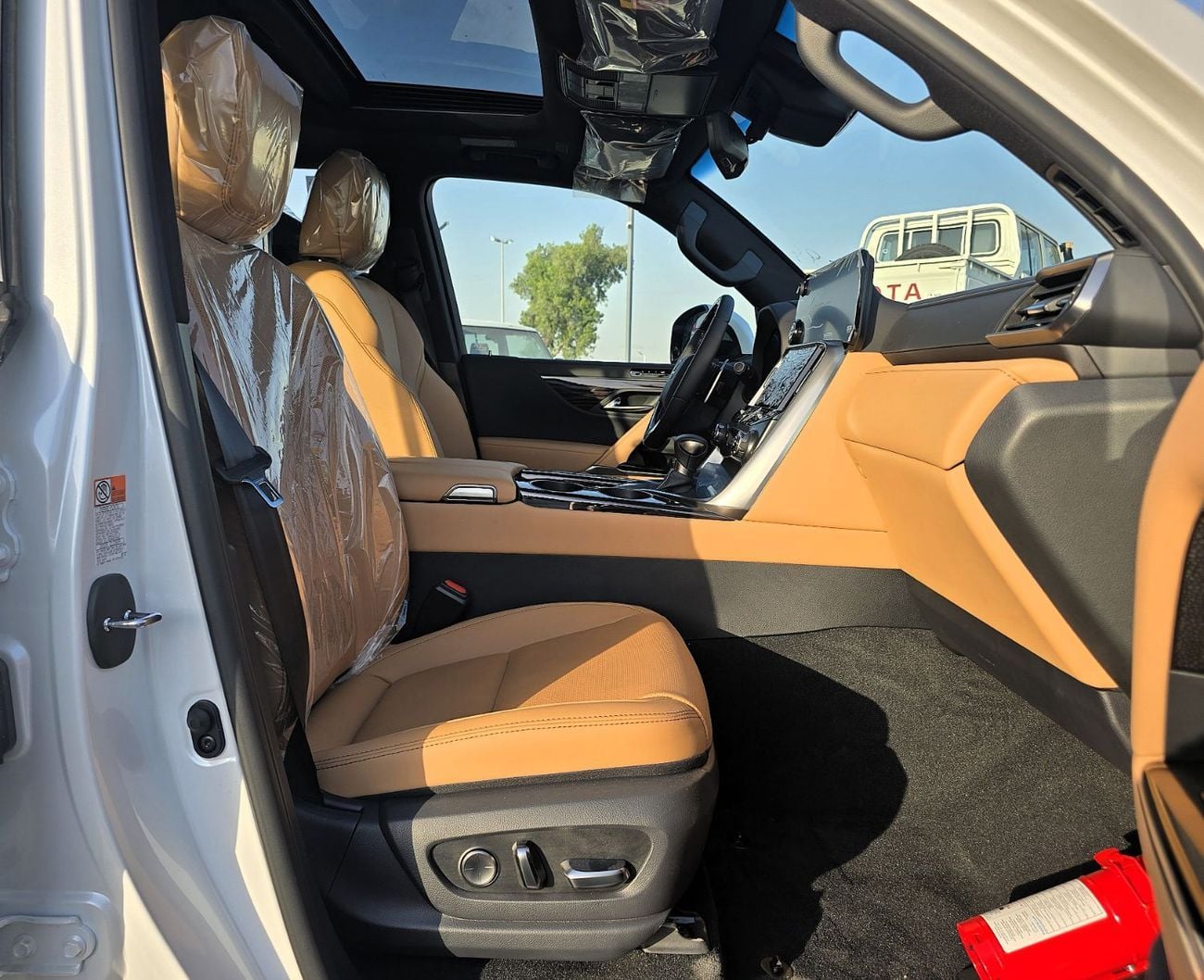 لكزس LX 600 SIGNATURE LEXUS LX600 3.5l A/T SUV 7 Seats white color 2026 Model