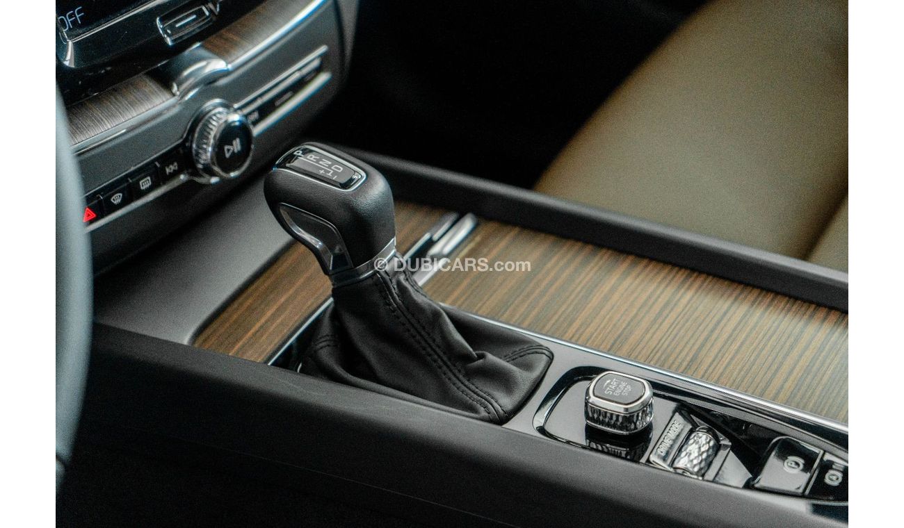 Volvo XC60 T5 Momentum 2021 Volvo XC60 T5 / Full Volvo Service History & Volvo Warranty