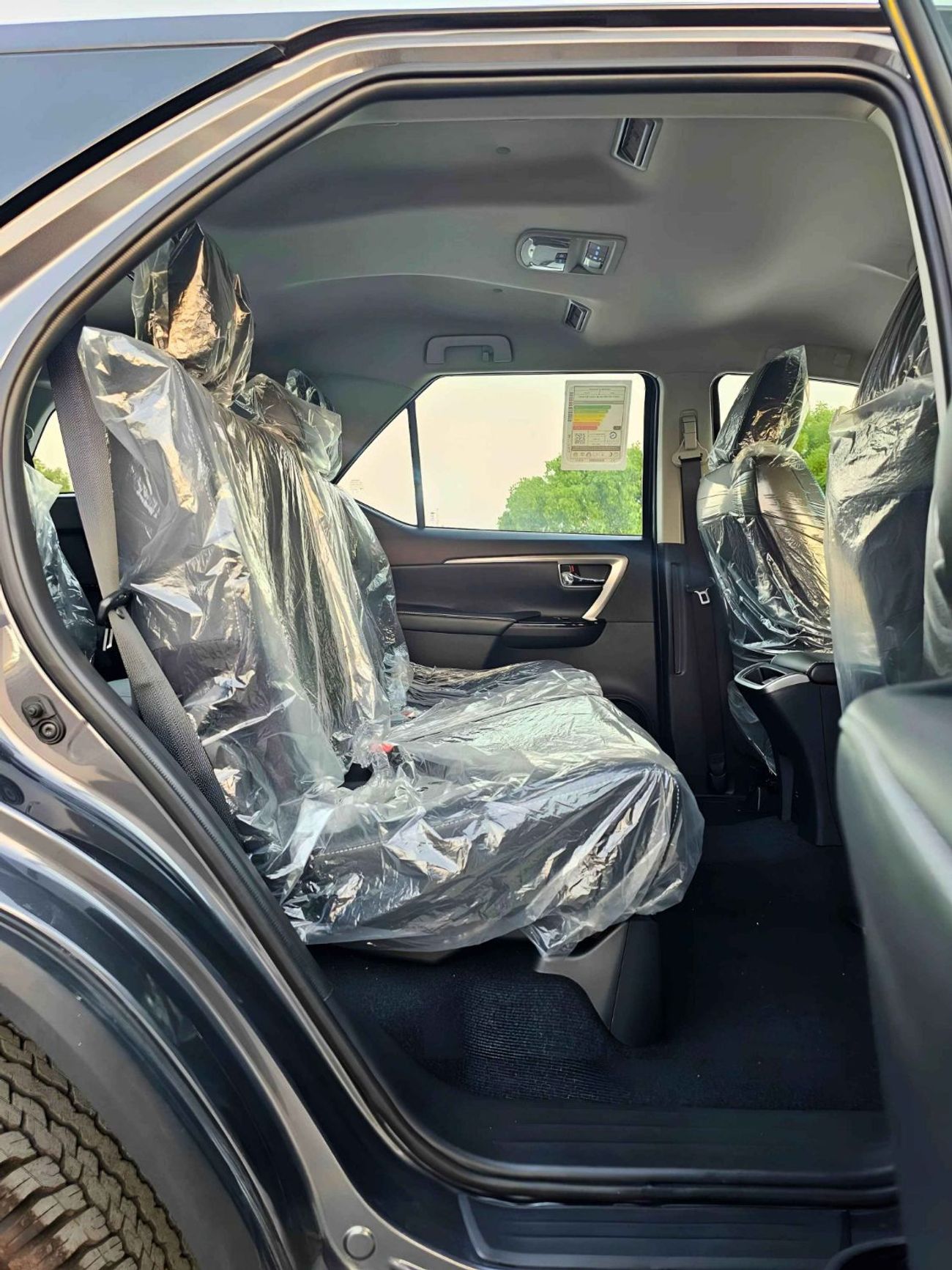 تويوتا فورتونر SR5 ADVENTURE / 4.0L V6 PETROL / CLIMATE WITH LEATHER SEATS / DIFFLOCK / AUTO A/C (CODE # F6HA)