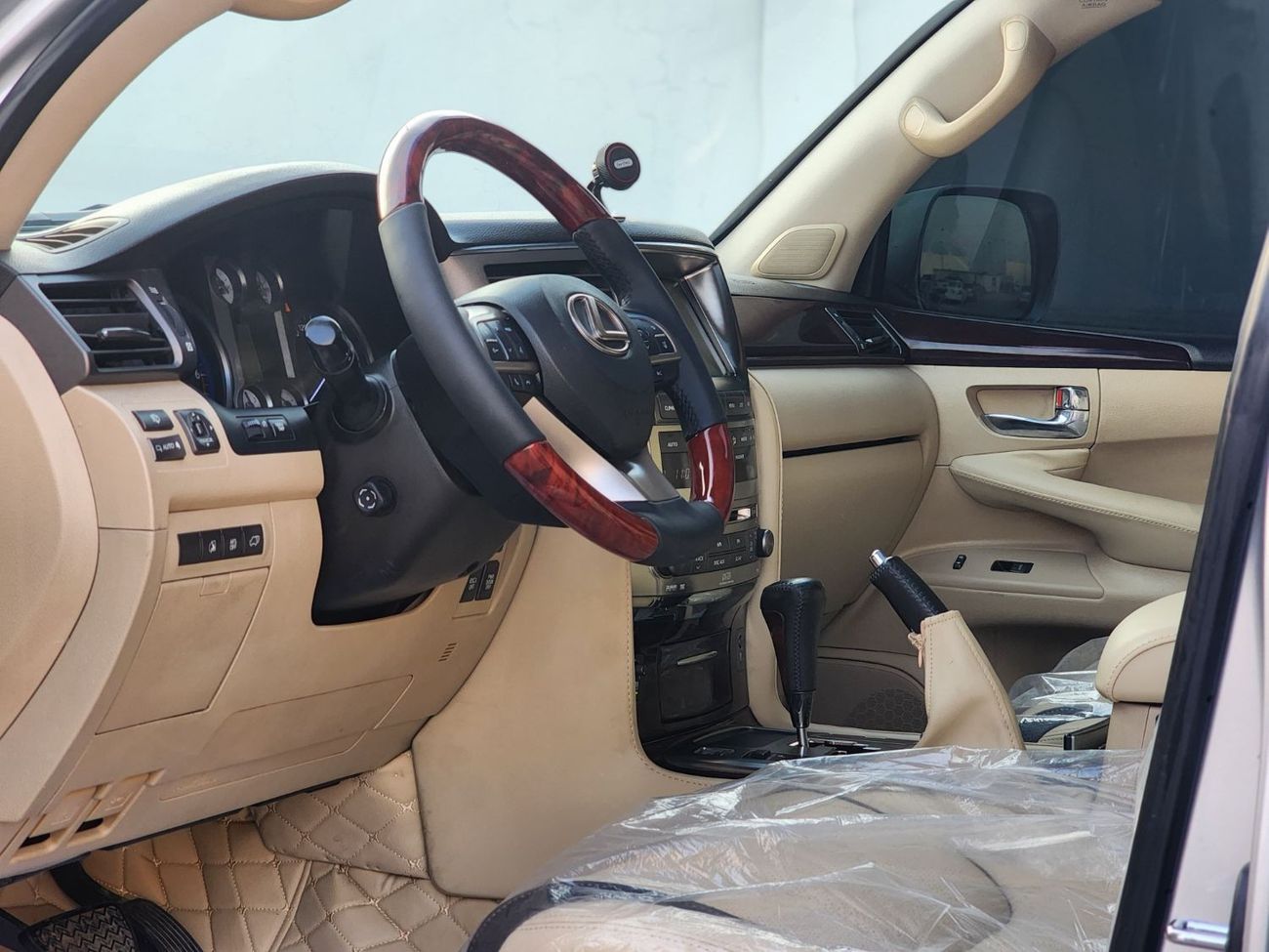 لكزس LX 570 facelifted