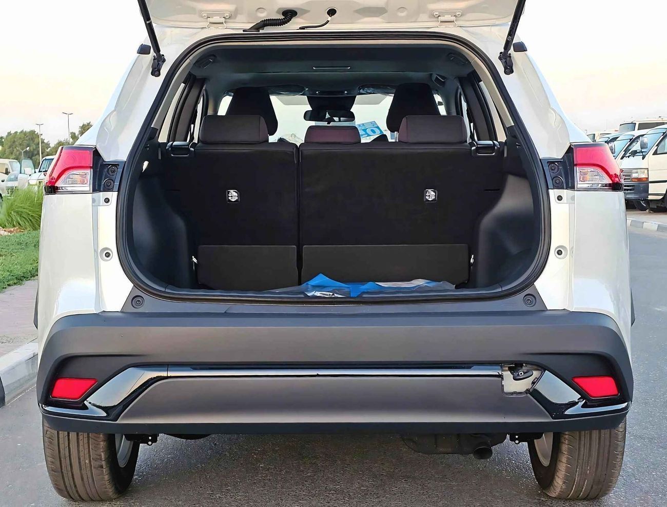 Toyota Frontlander LEAD VERSION / 2.0L V4 HYBRID / DVD / SUNROOF (CODE # 68080)