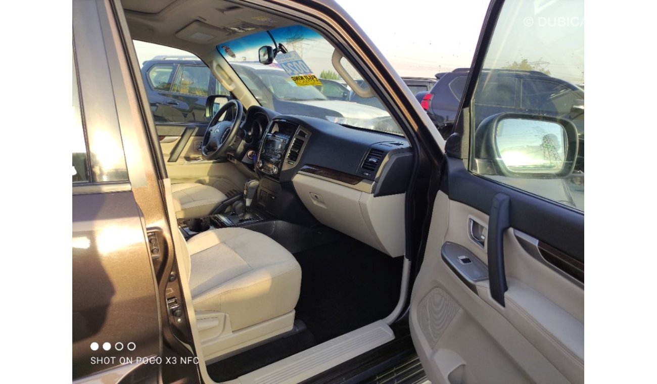 Mitsubishi Pajero V6 5 Door with sunroof 2018 Mint condition (Also registered in Dubai)