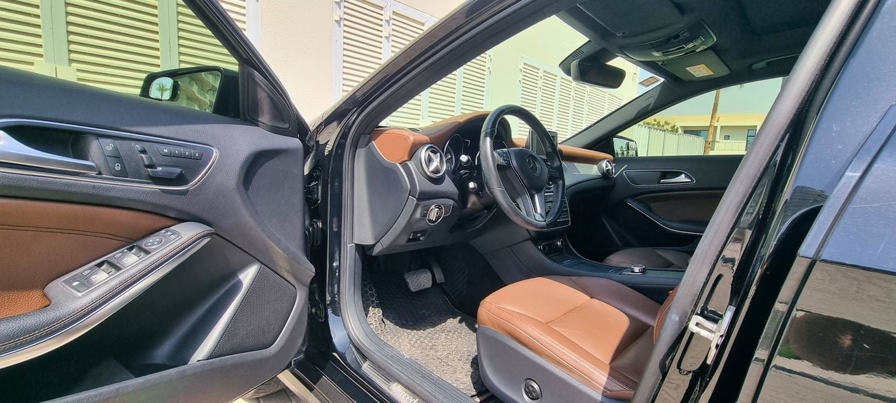 مرسيدس بنز GLA 250 4MATIC (All-Wheel-Drive)