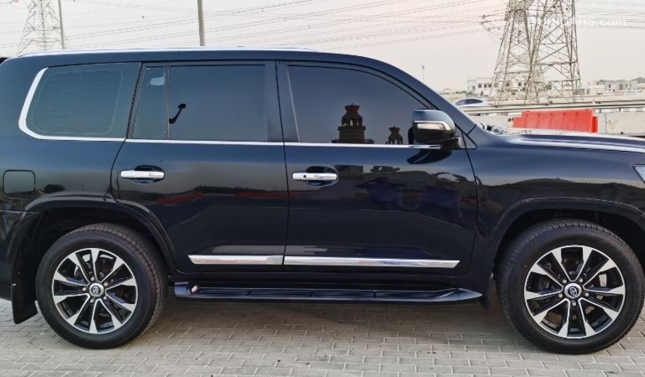 Toyota Land Cruiser GXR Facelifted to model 2022