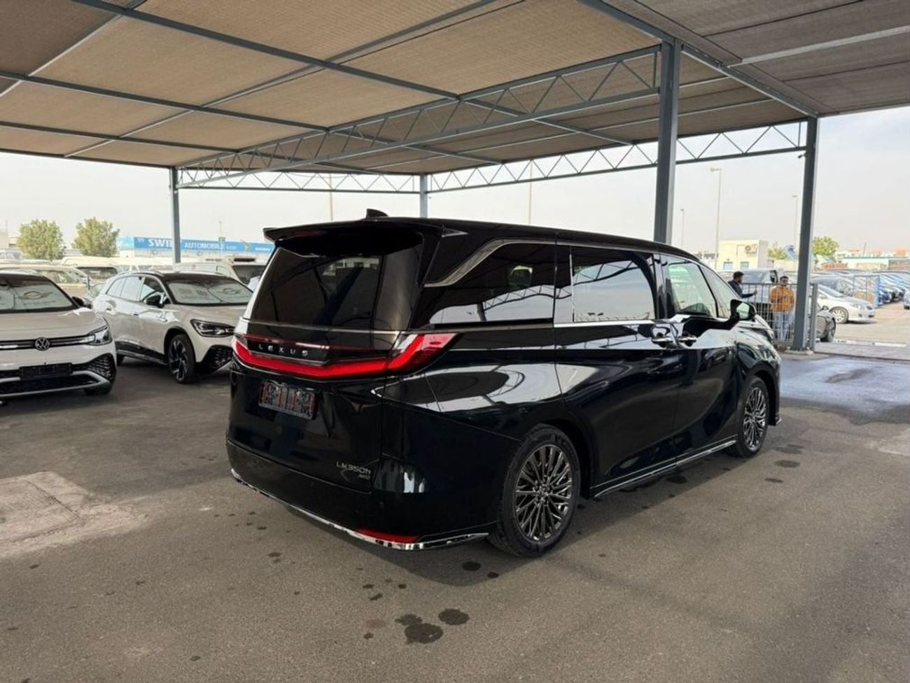 Lexus LM 350h Lexus LM 350H VIP Luxury 4-Seater AWD 2025 Model Year