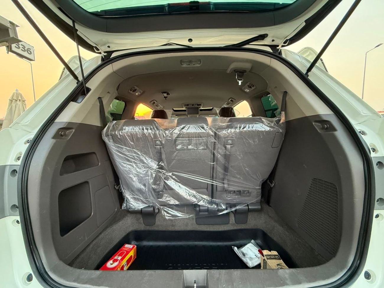 Honda Odyssey TOURING fully loaded in showroom condition