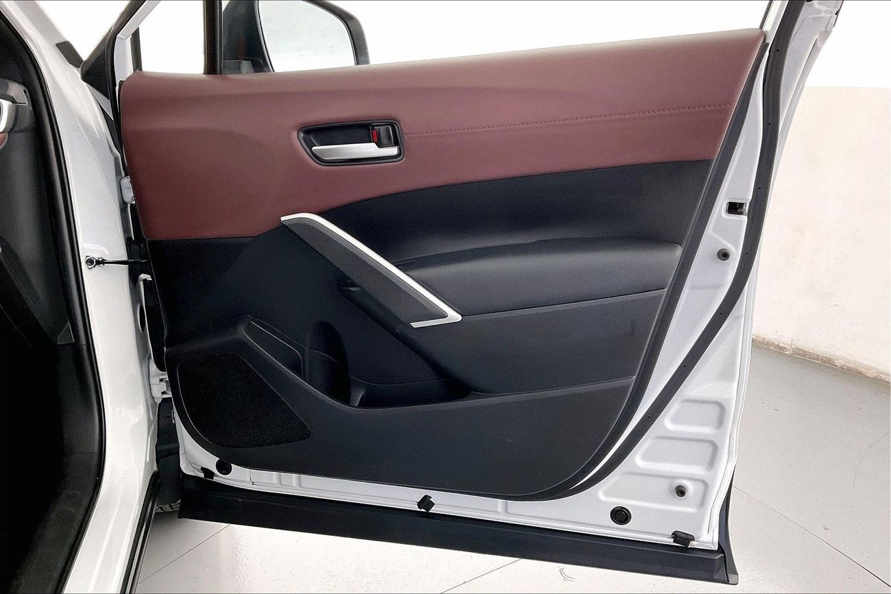 تويوتا كورولا كروس XL | عرض العيد الحصري | خالية من أضرار الفيضانات