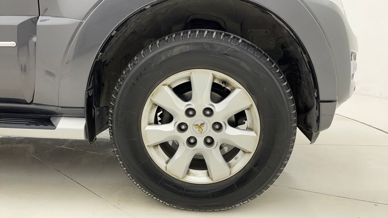 ميتسوبيشي باجيرو GLS MIDLINE 3 | بدون دفعة مقدمة | اختبار قيادة مجاني للمنزل