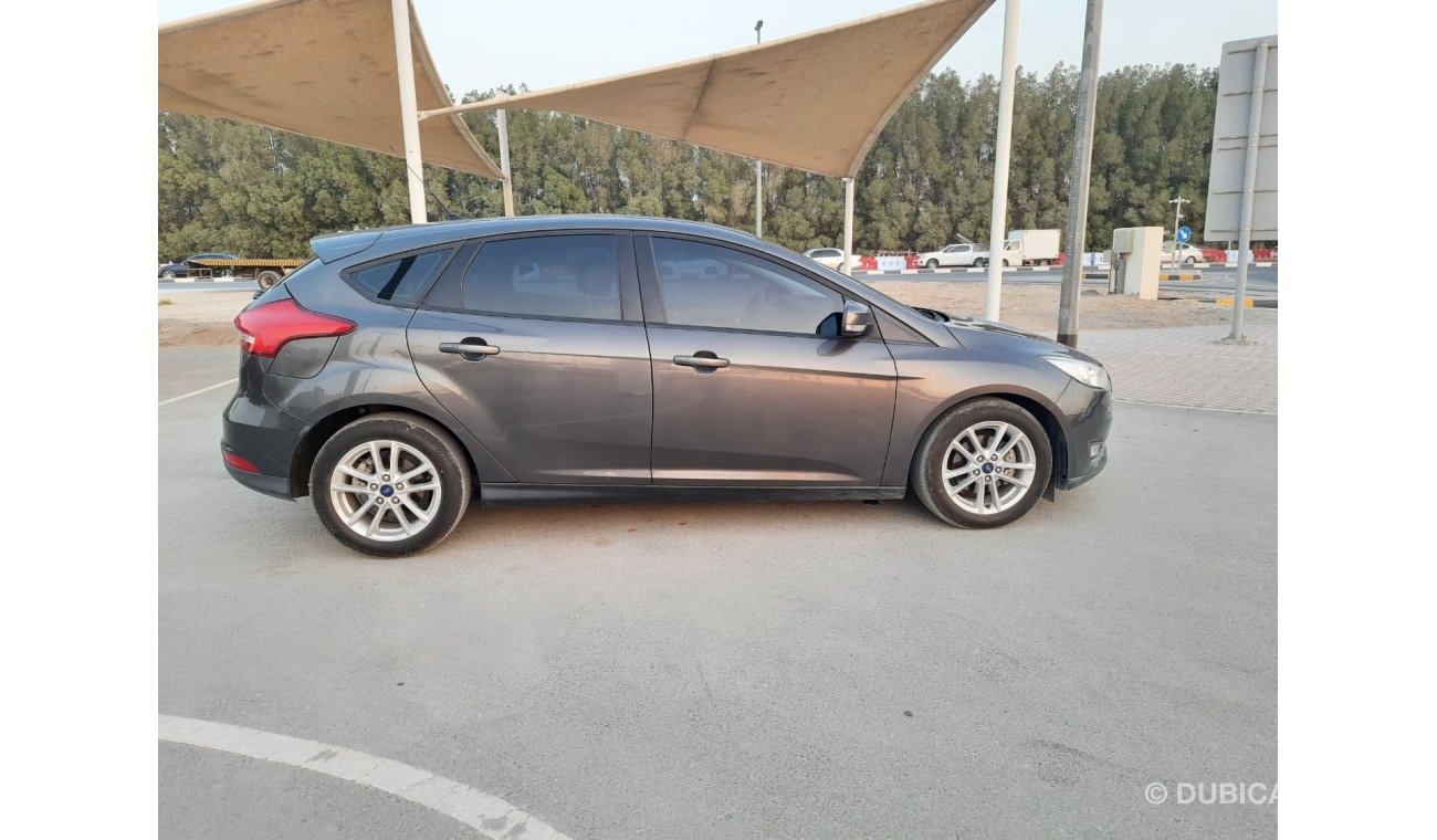 Ford Focus Ford Focus 2015 GCC sunroof very celen car