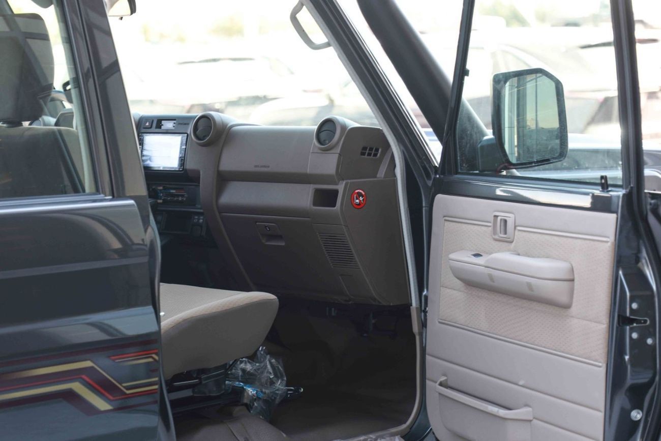 تويوتا لاند كروزر بيك آب 2025 TOYOTA LC79 LAND CRUISER PICK UP DOUBLE CAB 2.8 - GREY METTALIC inside BEIGE | Export Only