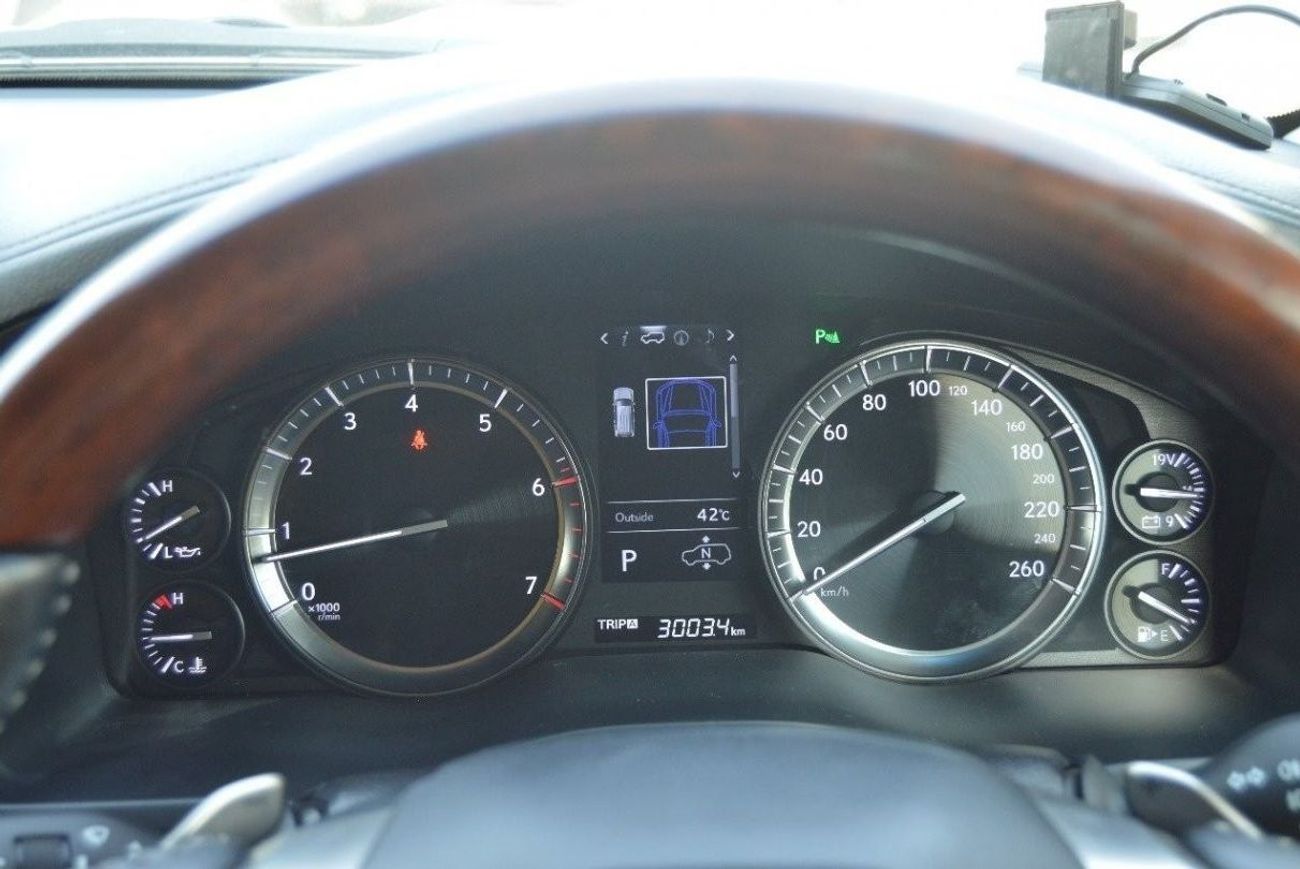 لكزس LX 570 Full option clean car