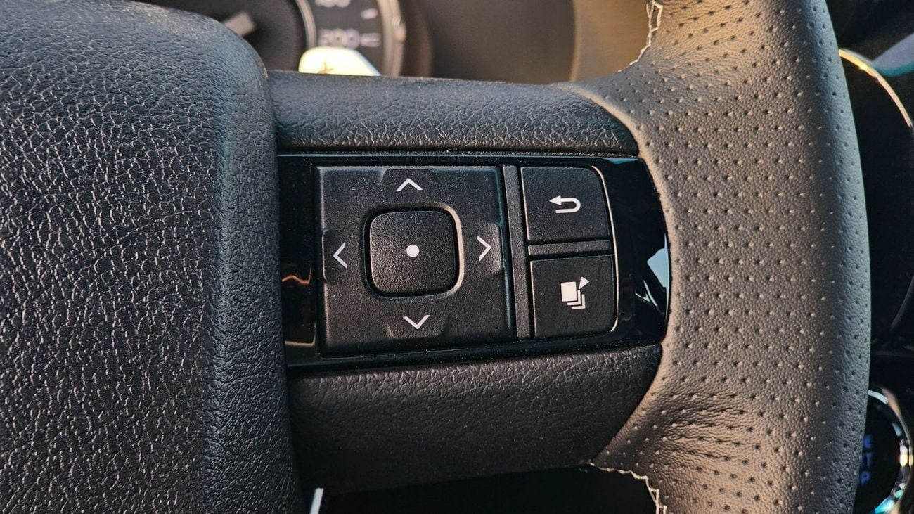 تويوتا هيلوكس GR SPORT OMANI 2026/2026YM PEARL ARTIC WHITE COMPRESSOR-REAR VIEW DIGITAL MIRROR-NAVIGATION