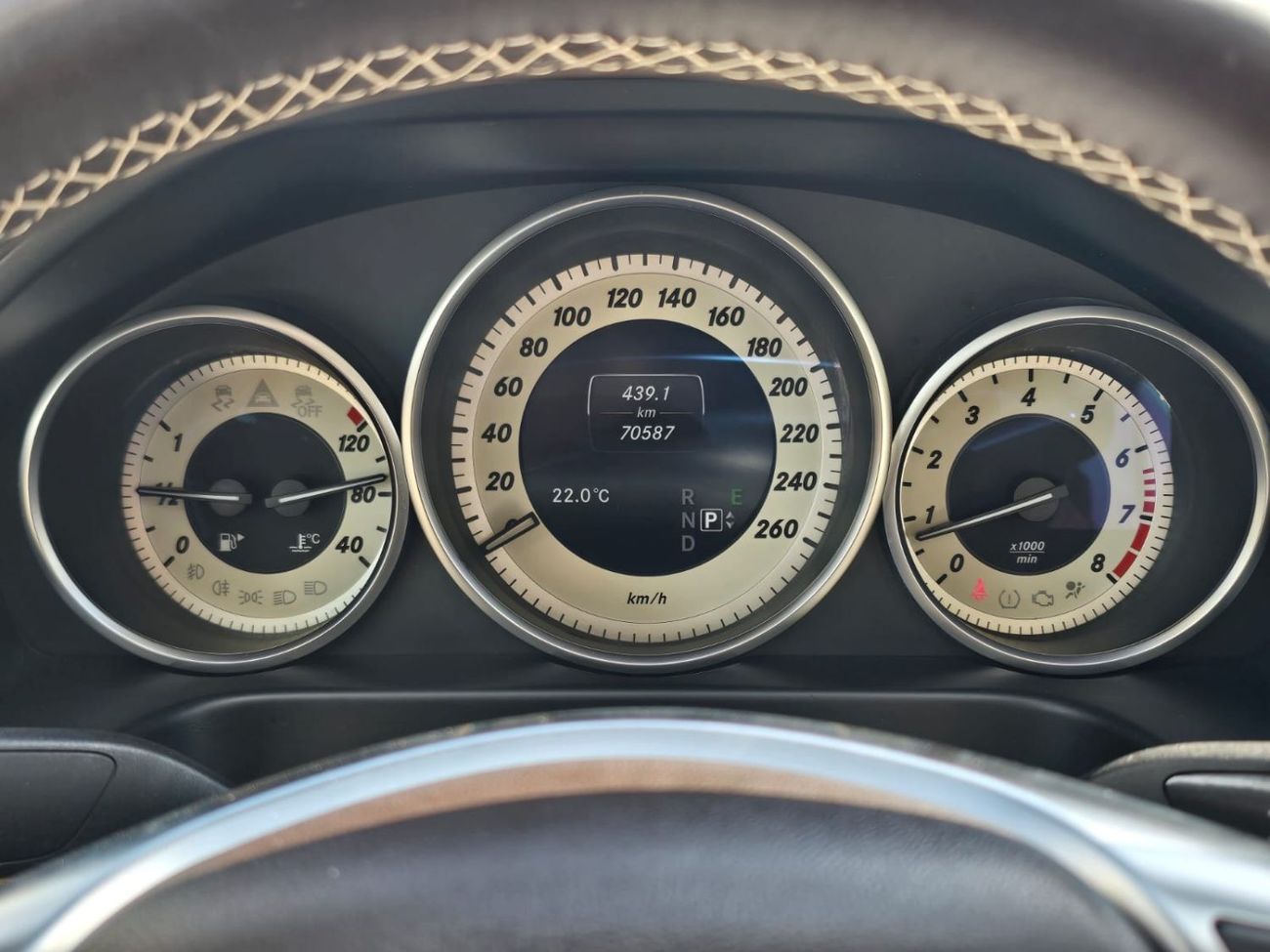 مرسيدس بنز E300 Premium + 2.0L