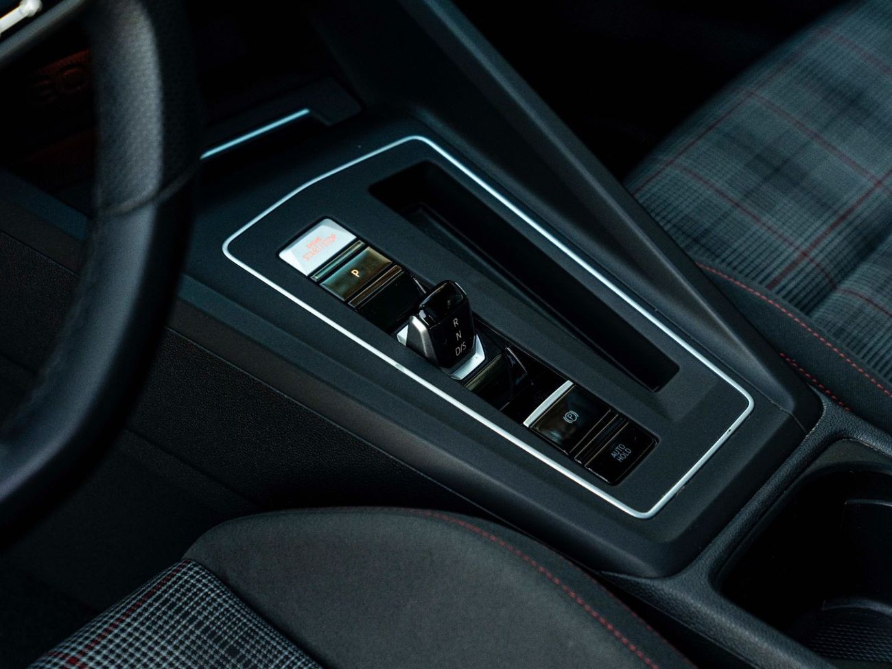 فولكس واجن جولف GTI AED 1,887 PM • GTI P1 MID • ONLY 59,000 KMS • OFFICIAL VOLKSWAGEN SERVICE HISTORY AND WARRANTY