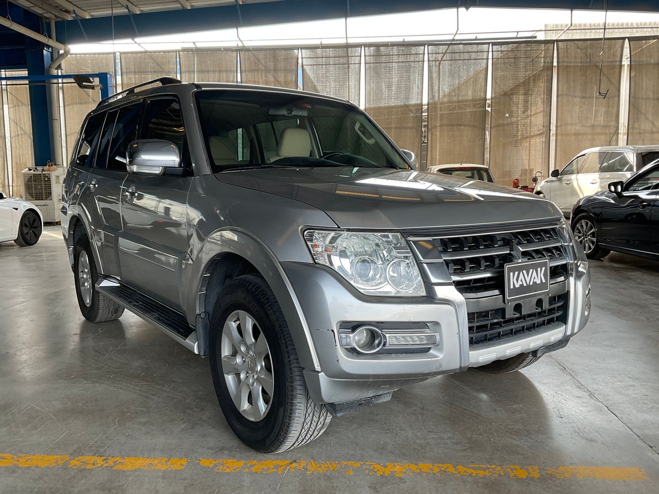 ميتسوبيشي باجيرو GLS Midline w/sunroof | National Day Celebration | شامل الضمان | 0 ﺪﻔﻋﺓ ﺃﻮﻟﻯ