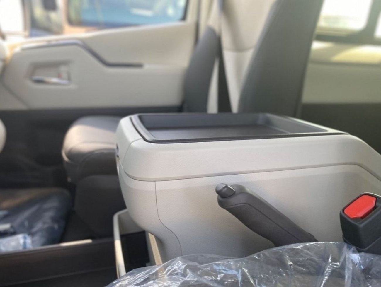 تويوتا هاياس GL 2.8 L HIGH ROOF WITH AC FULL OPTION BRAND NEW