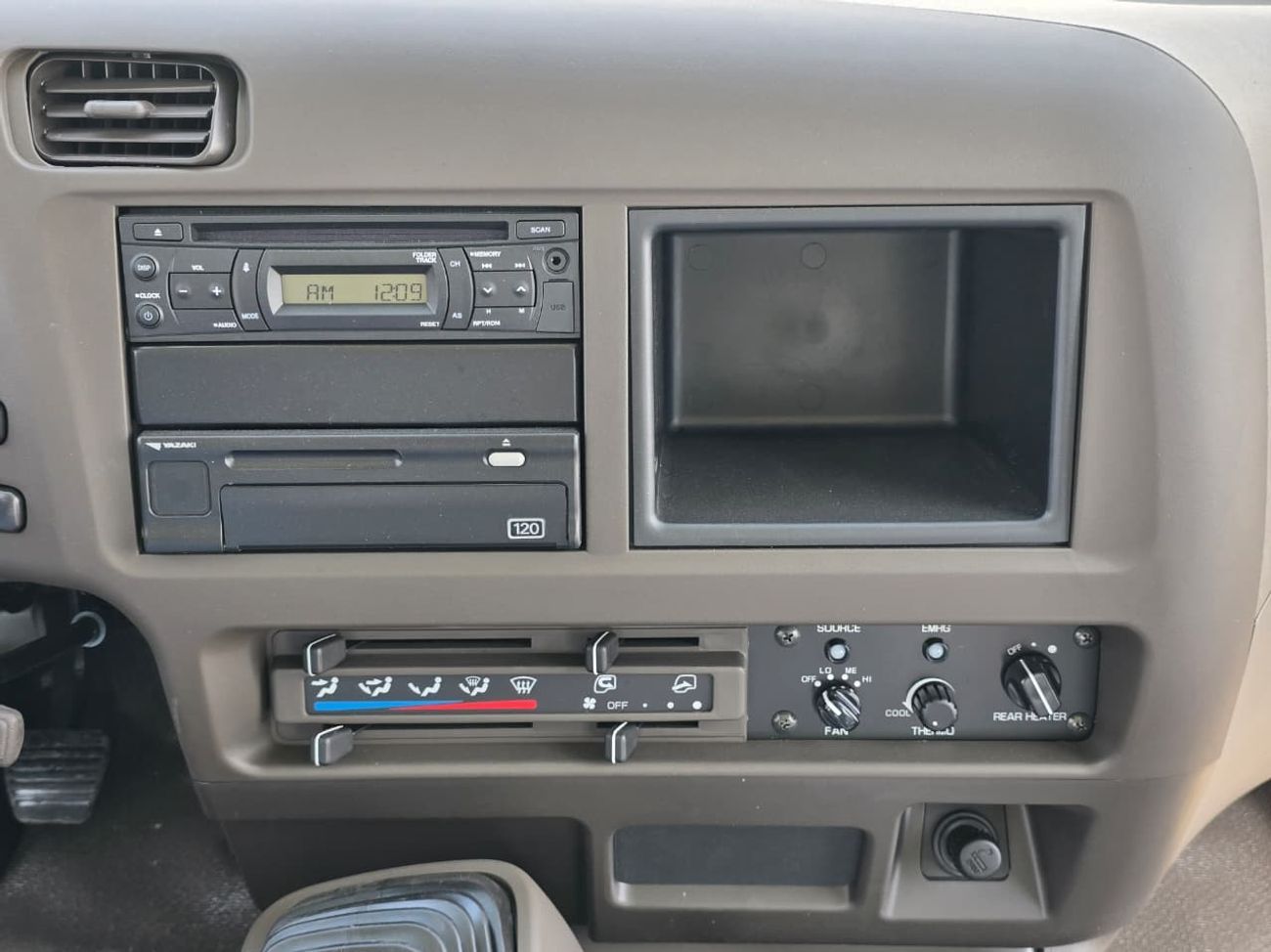 ميتسوبيشي روزا