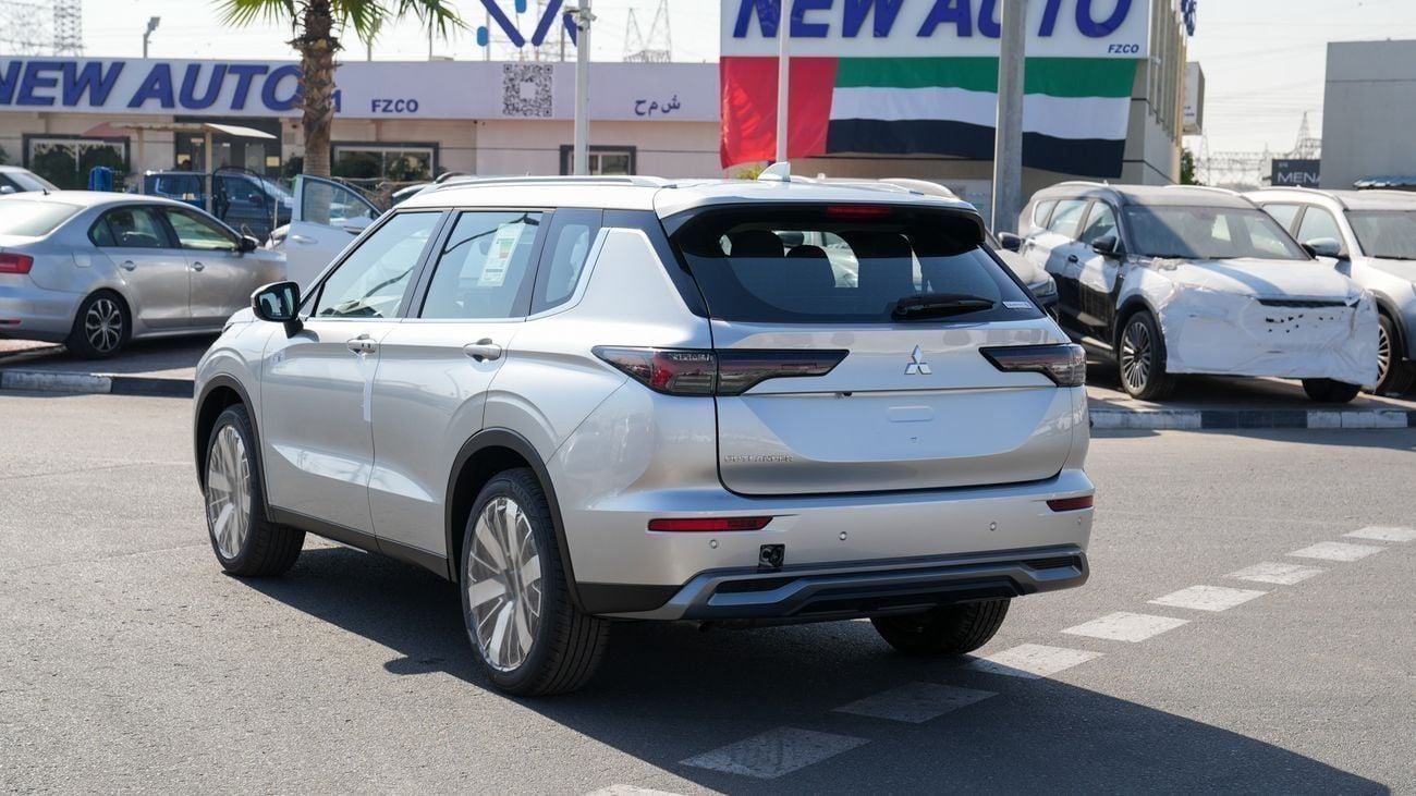 ميتسوبيشي آوتلاندر HIGHLINE ميتسوبيشي أوتلاندر 2026 – الفئة المتوسطة (G12) 2.5 لتر | SUV بسبعة مقاعد | مواصفات الخليج |