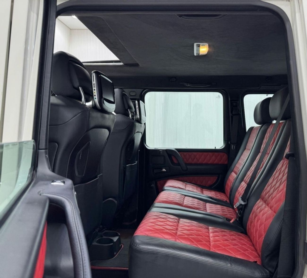 مرسيدس بنز G 63 AMG Std 5.5L 2014 Mercedes Benz G63 AMG, Service History, Carbon Fiber Package, Low Kms, GCC