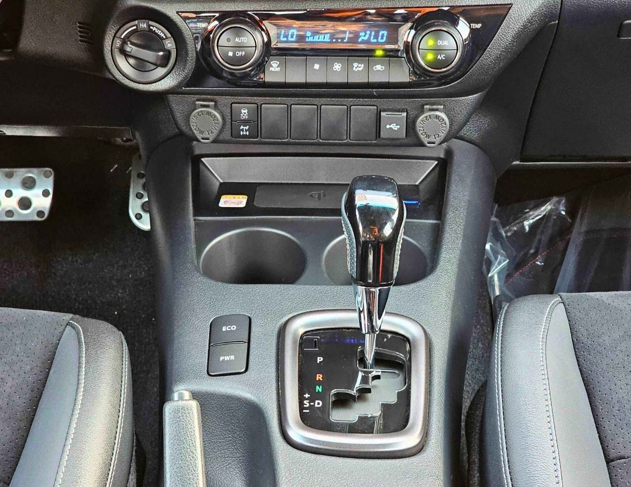 Toyota Hilux GR SPORT | 4.0L V6 PETROL | BLIND SPOT | OVER FNDER+WIDE BODY | 360 САМ | DIFF LOCK | CODE # H4GRY