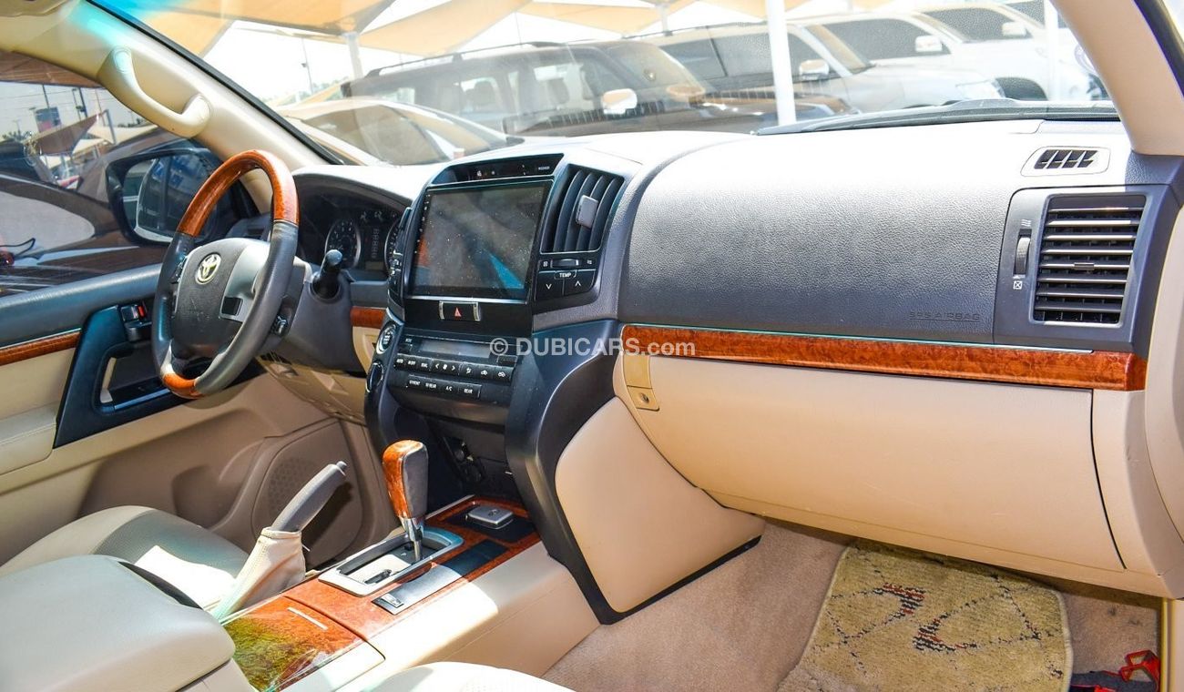 Toyota Land Cruiser GXR V8