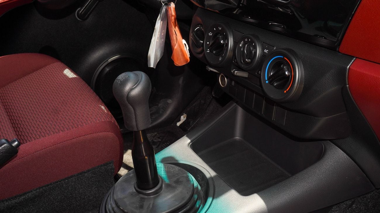 Toyota Hilux DLX 2.4 L d